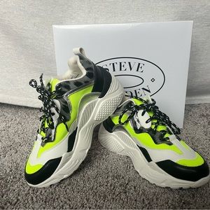 Steve Madden Antonia Neon Green Sneaker, 5.5